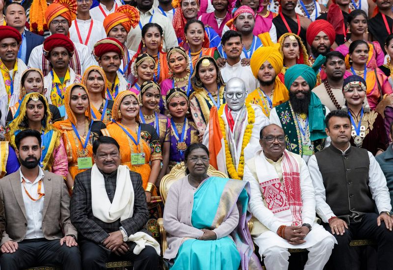 Today Latest News President Droupadi Murmu meeting tribal guests