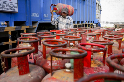India LPG supply update showing decline in gas cylinder bookings