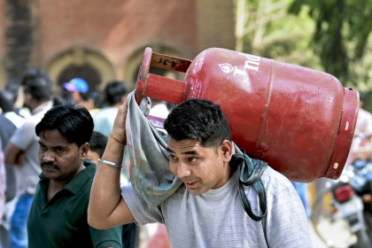 LPG cylinders and PNG gas pipeline during India LPG PNG Crisis