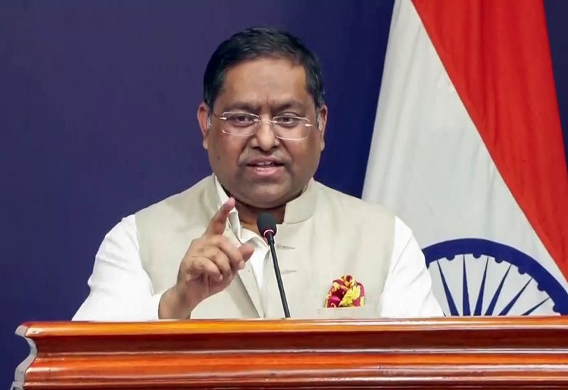 Indians returning home from Gulf crisis via flights and ships