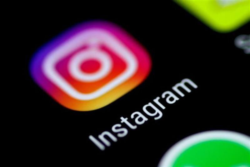 Instagram Global Outage News showing app service disruption update