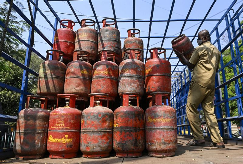 Commercial LPG cylinder shortage affecting wedding catering in Punjab