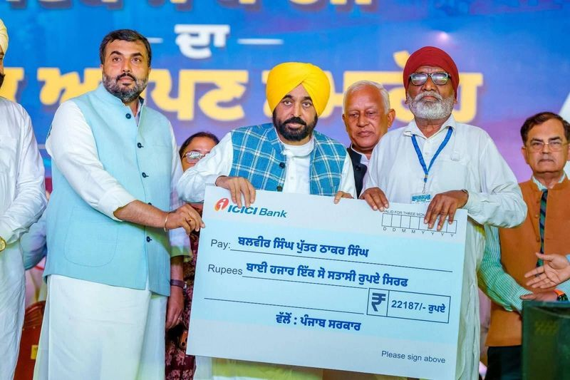 Punjab development CM Mann announcing projects in Jalalabad rally