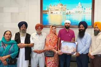 Yuvraj Samra paying obeisance at Harmandir Sahib after T20 success