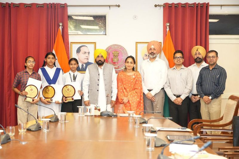 Punjab girls merit achievement ceremony with CM Mann honoring top Class 8 students in Chandigarh