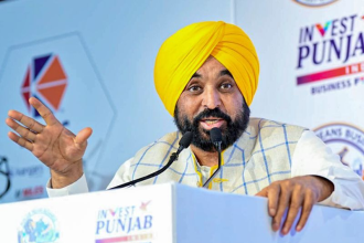 AAP national status crisis amid leaders exit