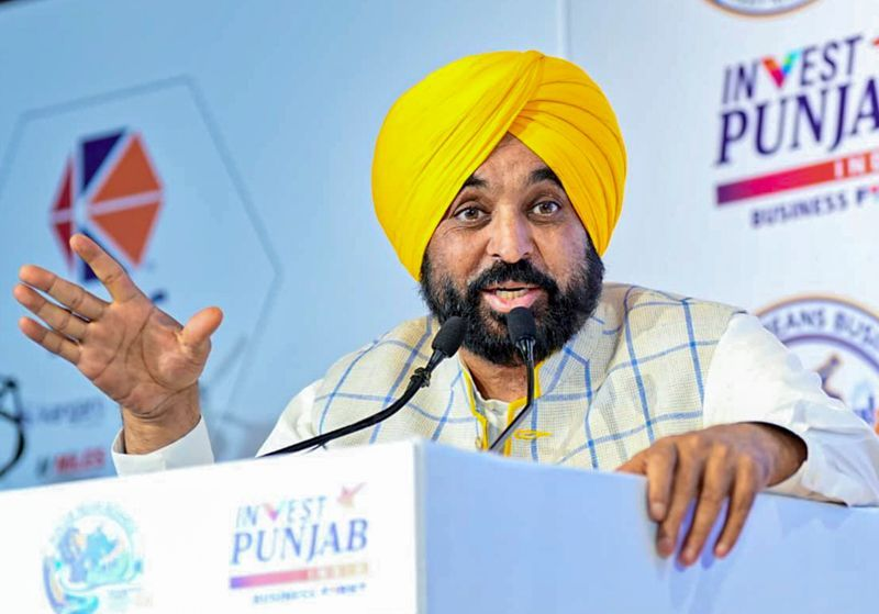 AAP national status crisis amid leaders exit