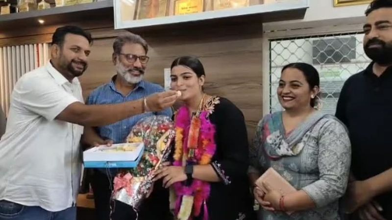 PSEB Topper Supneet Kaur from Mansa after Class 12 result