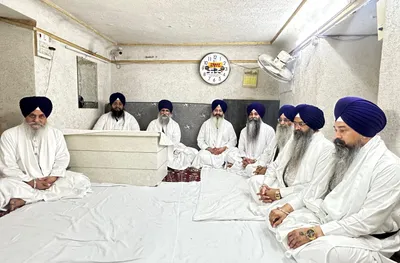 Granthi Singhs meeting at Darbar Sahib and Akal Takht discussing objections to new Sikh law in Punjab assembly proposal