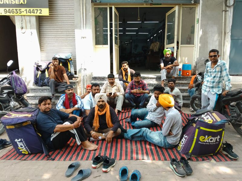 Barnala delivery workers protest strike over rising petrol prices affecting parcel services in Punjab