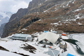 Hemkund Sahib Yatra 2026 devotees trekking to shrine in Uttarakhand