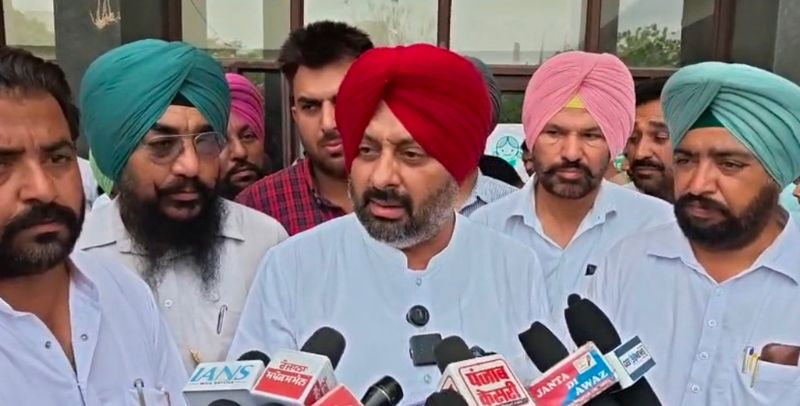 Barnala Voter List Controversy protest by Congress and Akali Dal leaders