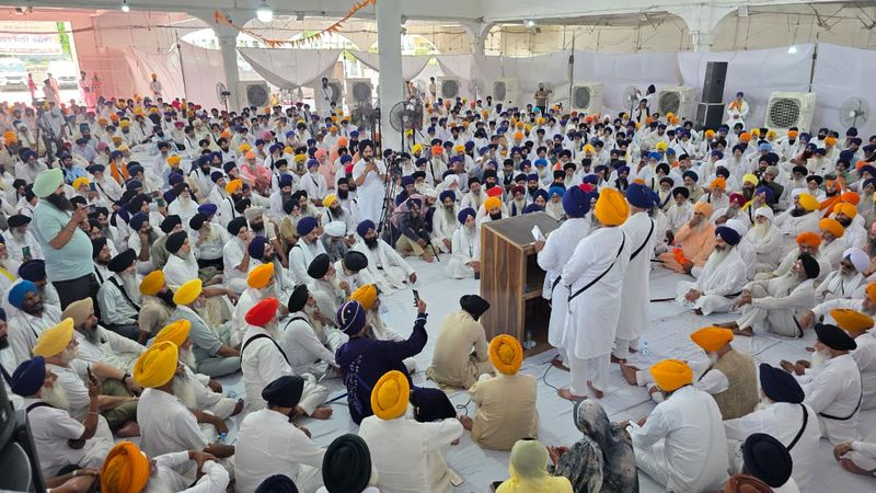 Panthic leaders announce 15-day ultimatum against Sikh law amendment in Anandpur Sahib meeting